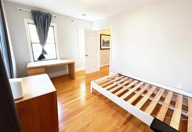 Building Photo - 40 Plymouth St