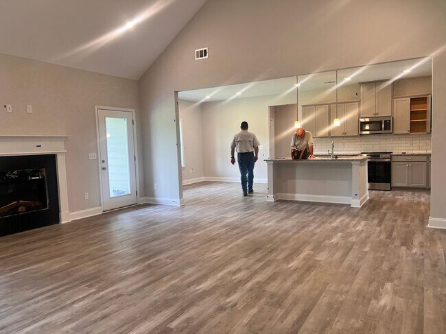 Building Photo - 8024 English Ivy Ct