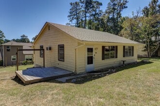 Building Photo - 711 Cherokee Dr