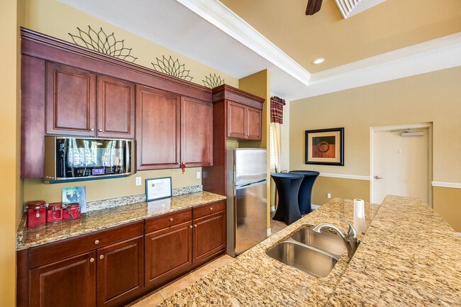 Building Photo - 13430 Kent St