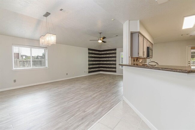 Building Photo - 8914 Emerald Heights Ln