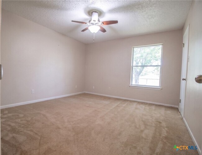Building Photo - 616 Manning Dr