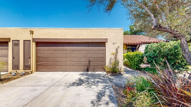 Primary Photo - Bright and Beautiful 2 Bedroom 2 Full Bath...