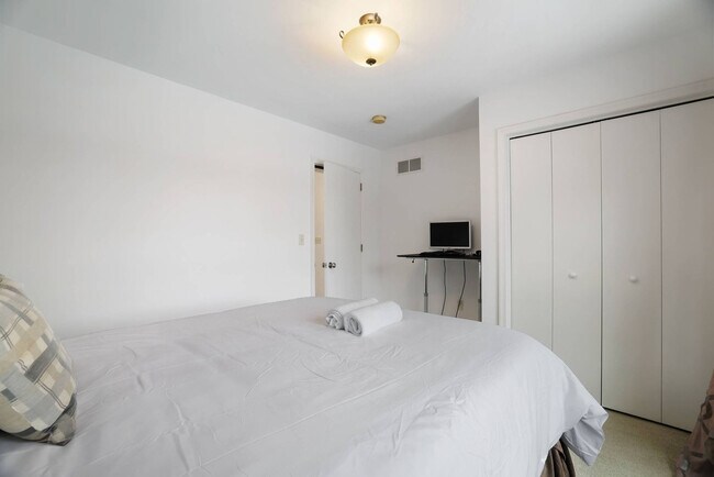 Building Photo - 153 Bull Run