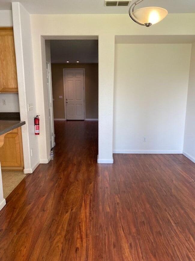 Building Photo - North Natomas 2 Story 4 bed 2.5 bath 2 Car...