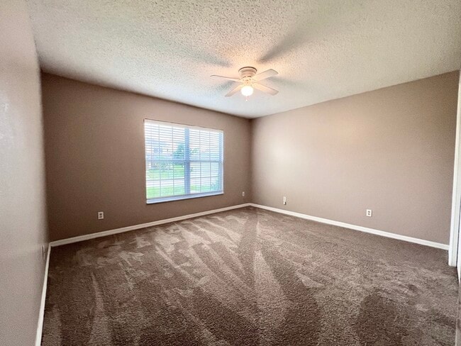 Building Photo - Waterford Chase-Osprey Ridge Community 3 B...