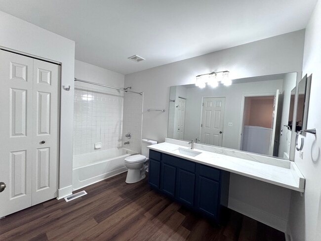 Building Photo - 2406 Sheehan Dr