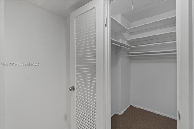 Building Photo - 1301 NE Miami Gardens Dr