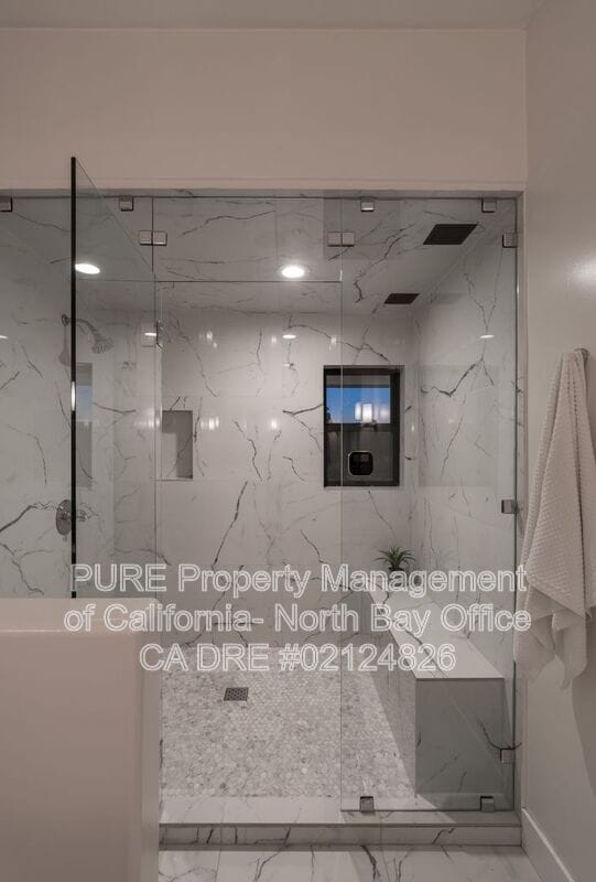 Building Photo - 202 Petersen Ln