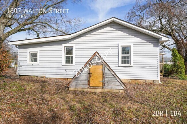 Building Photo - 1807 Walton St
