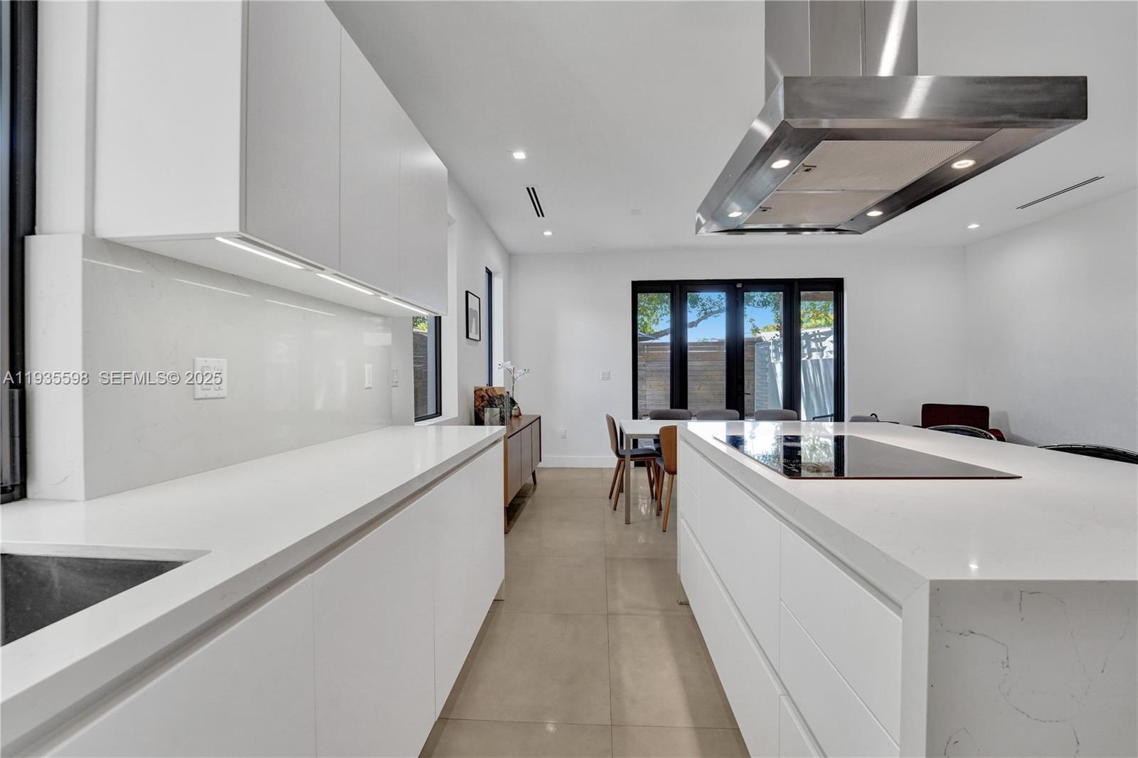 Building Photo - 3465 SW 3rd Ave