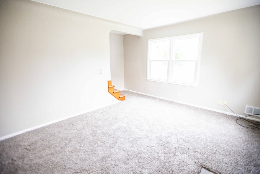 Primary Photo - 3725 Watson Ave