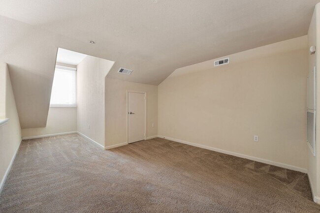 Building Photo - 1316 Milano Dr