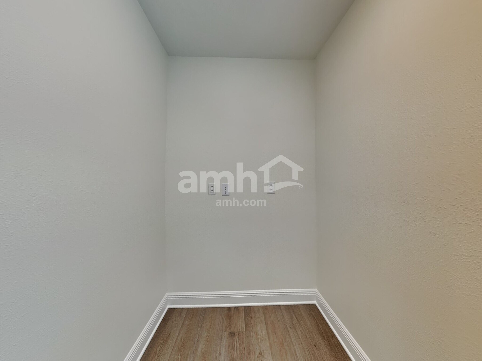 Building Photo - 27178 St Andrews Ave