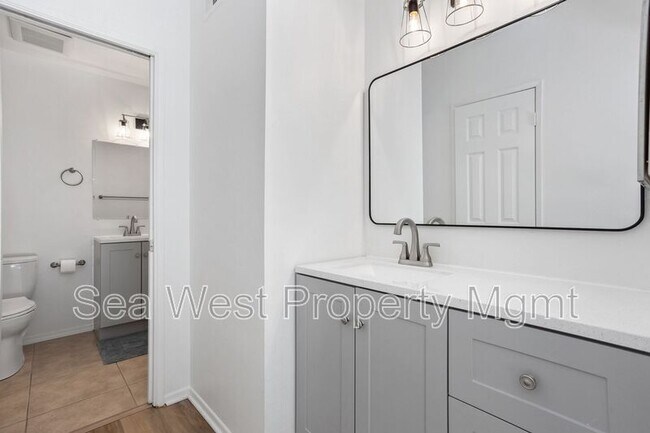 Building Photo - 820 Encinitas Blvd