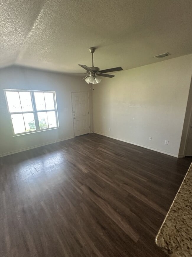 Building Photo - 3BD/2BA in Temple TX