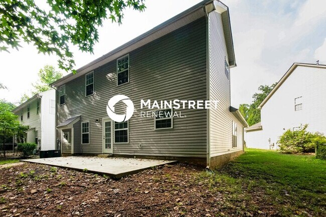 Building Photo - 4 Bedroom Pet-Friendly Home in Charlotte, NC with Main Street Renewal