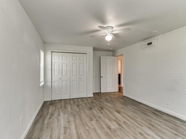 Building Photo - 1501 NE Grand Blvd