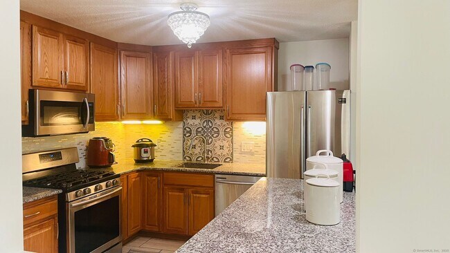 Building Photo - 902 Gray Fox Ln