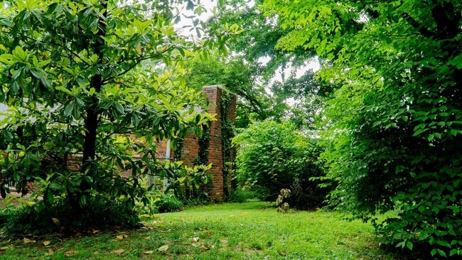 Building Photo - Four bedroom in Nashville
