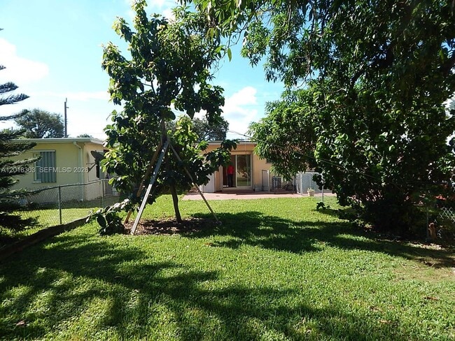 Building Photo - 3671 SW 24th St