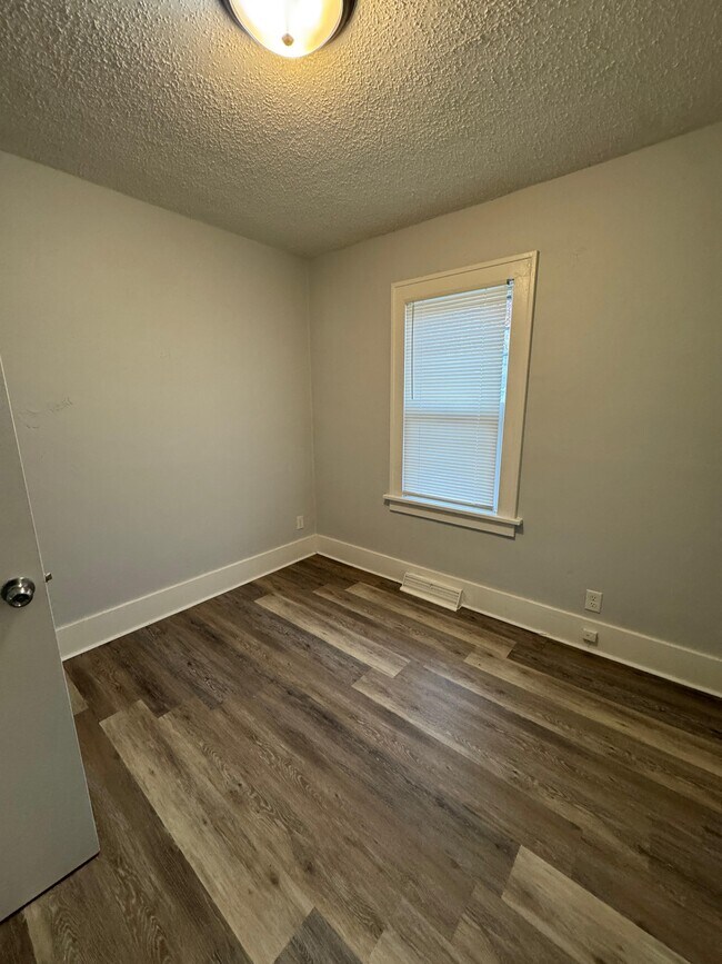 Building Photo - 501 S 34th St