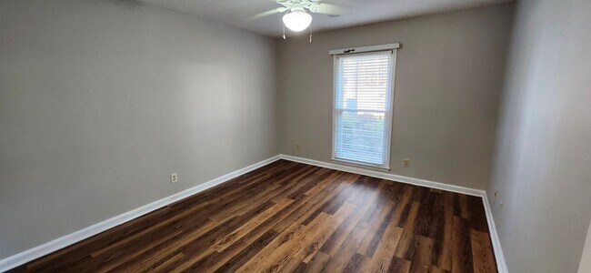 Building Photo - 4 bedroom home in North Columbus