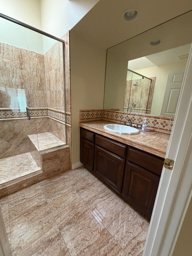 Building Photo - 2377 Sommerset Dr