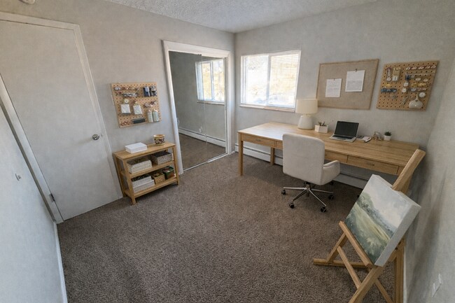 Building Photo - 1806 E La Salle St