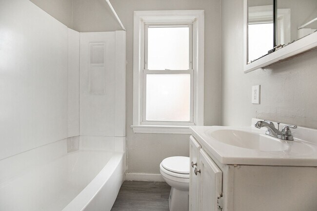 Building Photo - NEWLY RENOVATED! 3 BED, 1 BATH BEAUTIFUL  SINGLE-FAMILY HOME IN CLEVELAND!