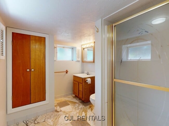 Building Photo - 25 Charlotte Rd