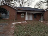 Building Photo - 1136 Summer Brook Rd