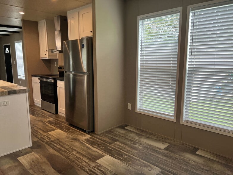 Building Photo - 150 Tonkawa Trl