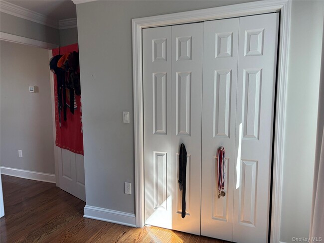 Building Photo - 346 S Main St