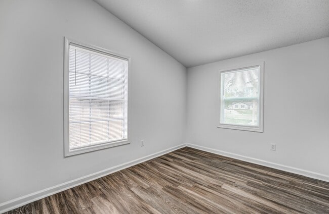 Building Photo - 4980 Vickie Dr