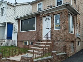 Building Photo - 645 E St Georges Ave