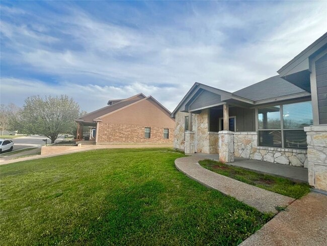 Building Photo - 112 Flat Creek Dr