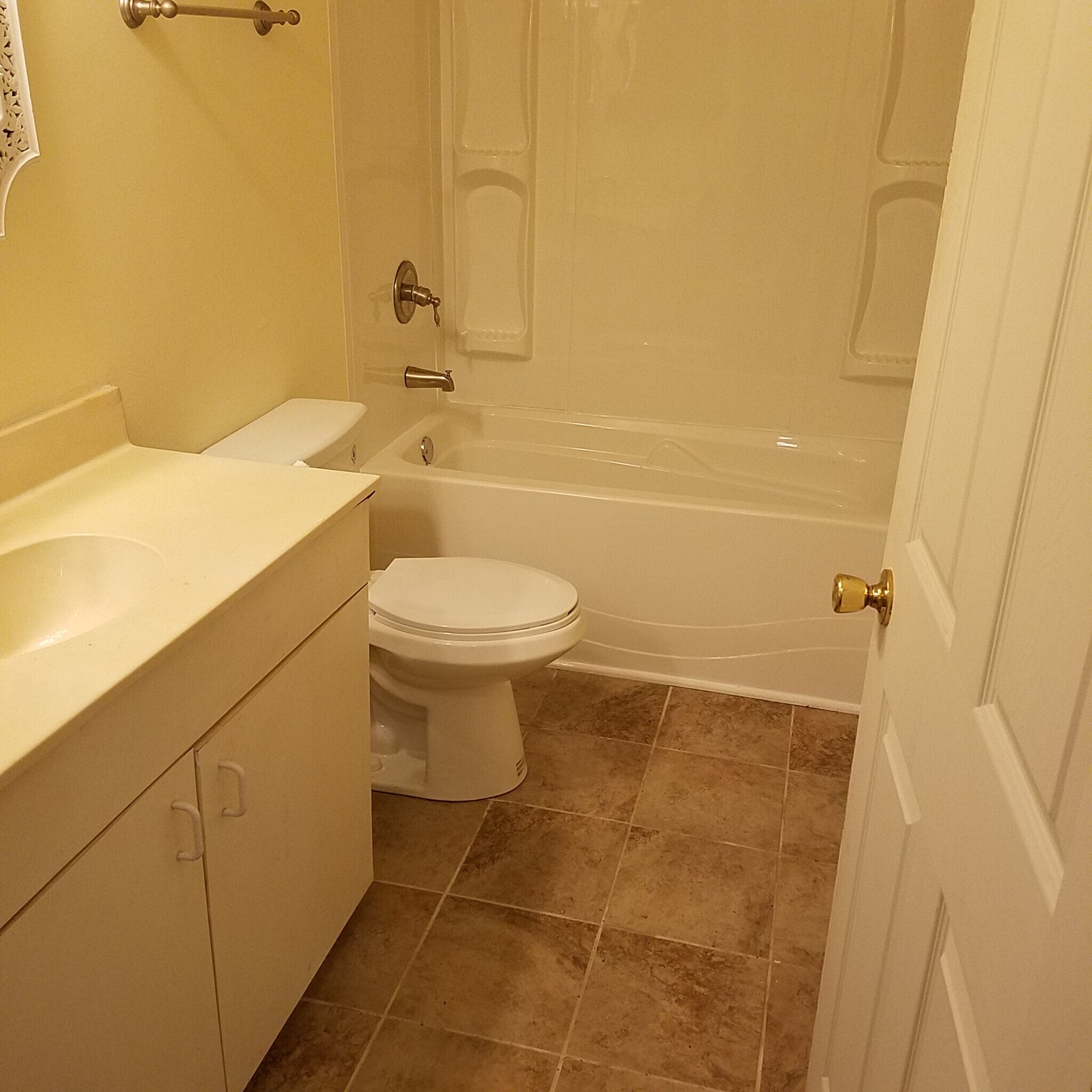 Full Bath - 1240 Louise Ave