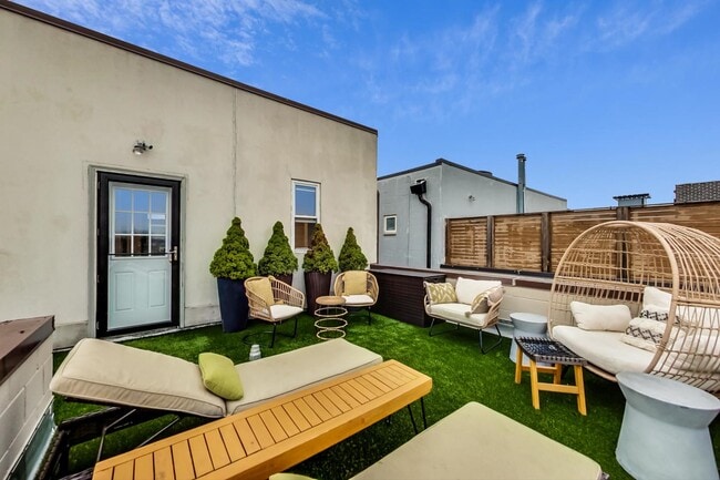 Building Photo - 1328 W Belmont Ave