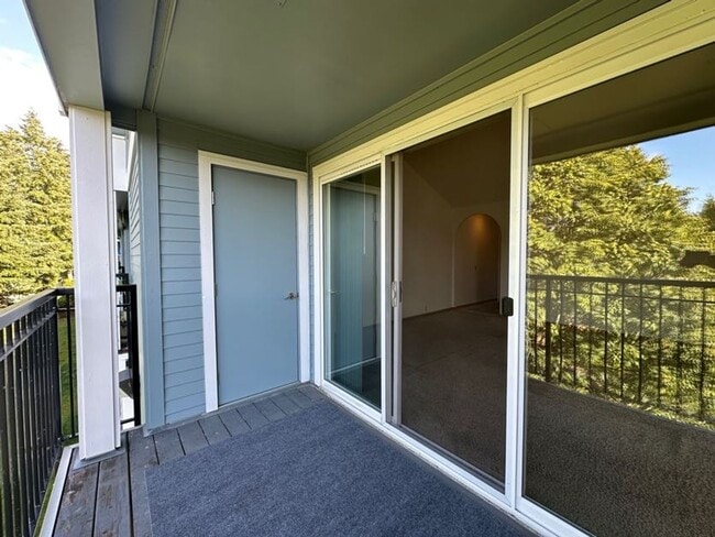 Building Photo - SPECIAL OFFER!!!! 2 Bedroom 2 bath home wi...