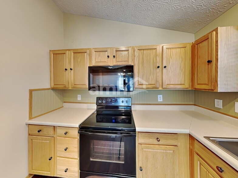 Building Photo - 623 Heartland Meadows Dr