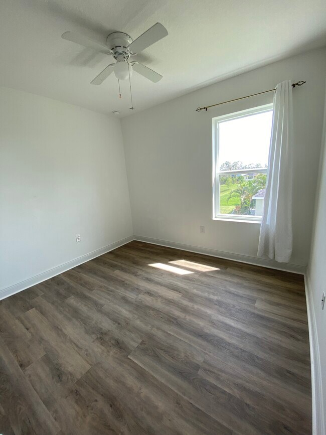 Building Photo - 10909 Shade Tree Cv