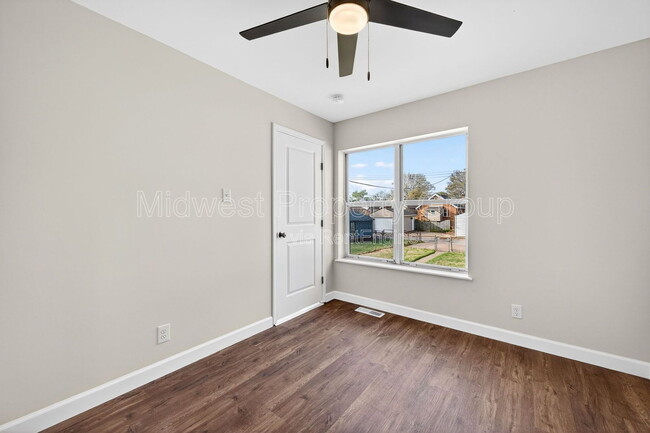 Building Photo - 5324 Nagel Ave