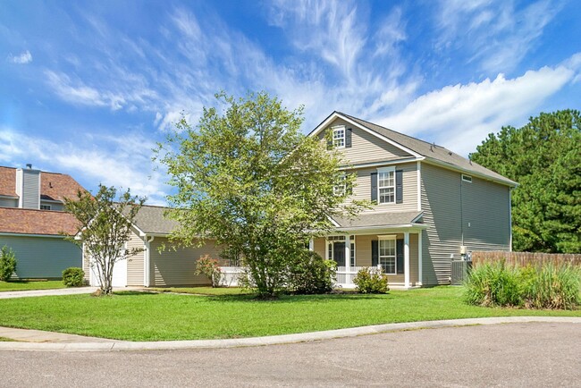 Primary Photo - Beautiful 4 Bed/3 Bath home in Summerville...