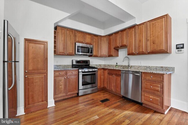 Building Photo - 515 N Columbus St