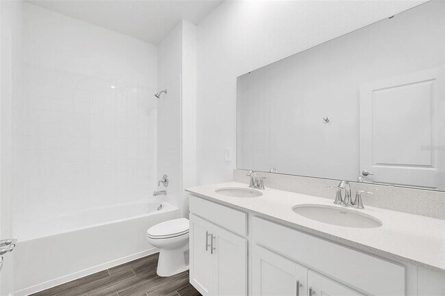 Building Photo - 6243 Lakepine St