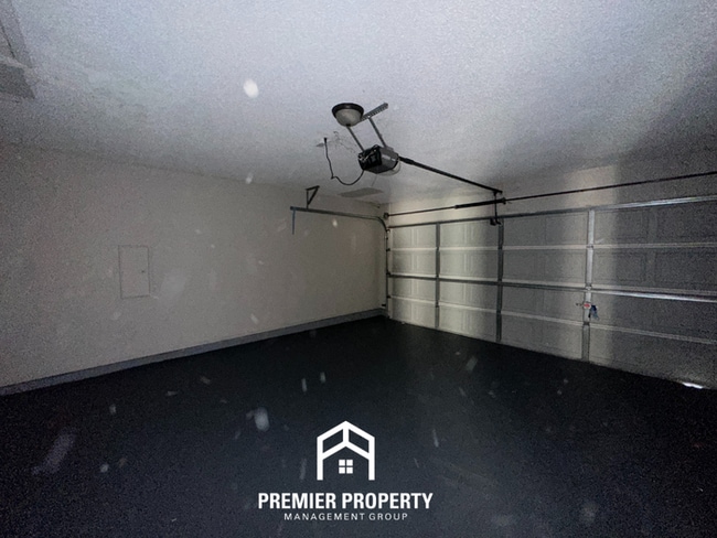 Building Photo - 7041 Ireland Dr