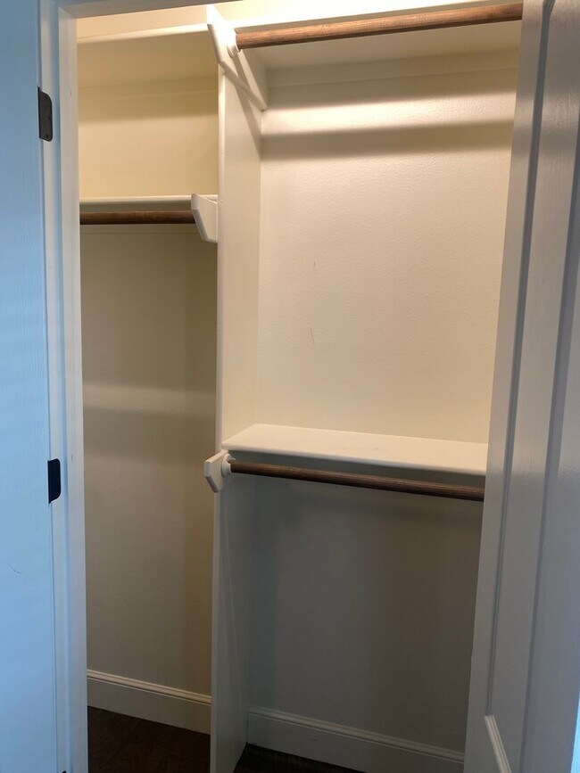 Building Photo - Executive rental on Carrera!  3/2/2