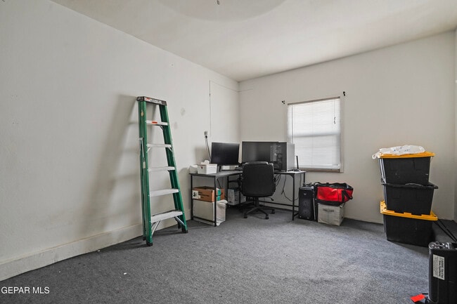 Building Photo - 5516 Fairbanks Dr