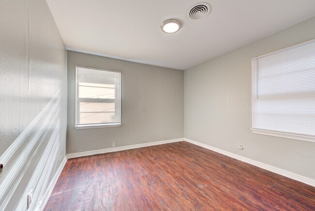 Building Photo - 5016 N Woodward Ave